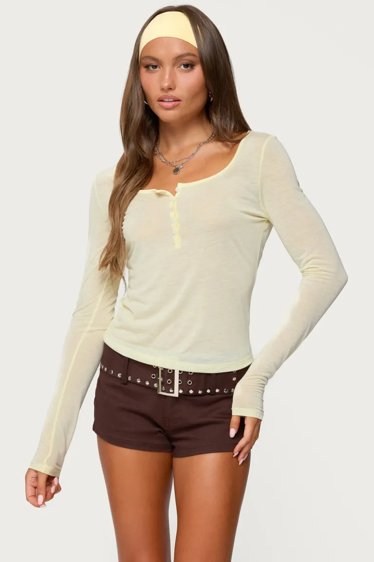 Top henley traslúcido manga larga de Edikted en Tops para argentina
