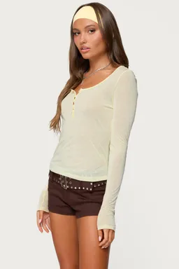 Top henley traslúcido manga larga de Edikted en Tops para argentina