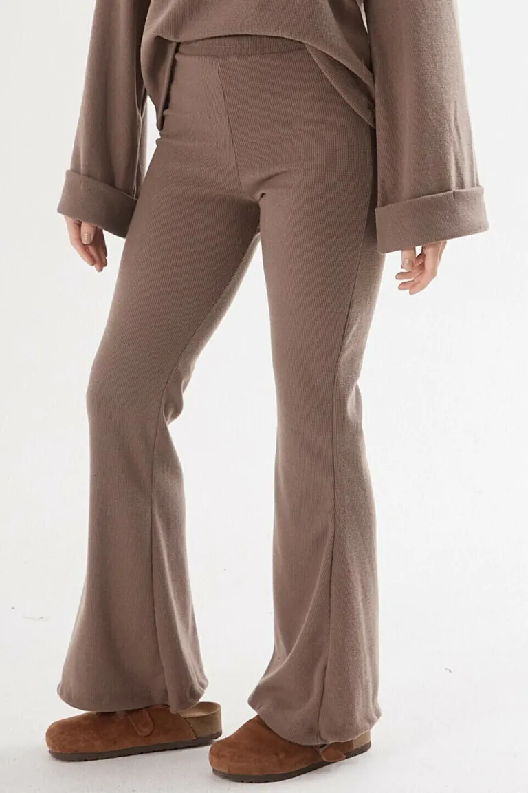 Pantalón Sabina de cintura ancha en tejido waffle con corte recto para un look sofisticado de Belle en Pantalones para argentina