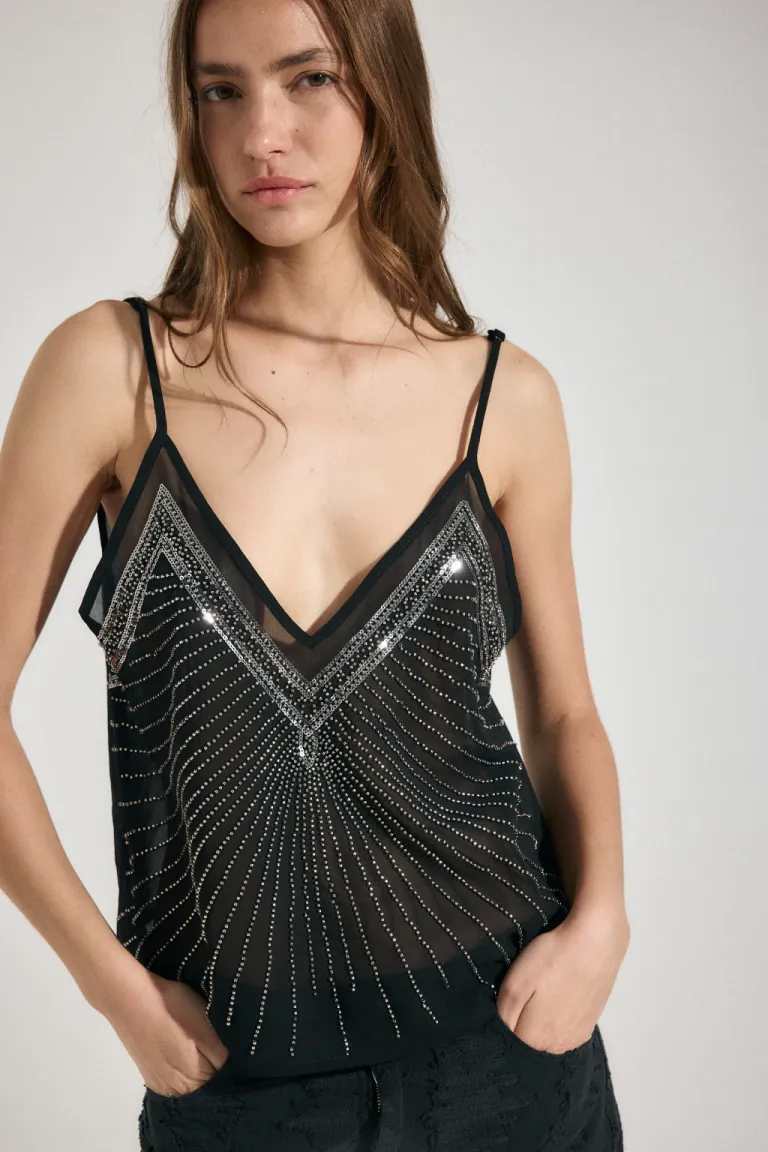 Top de gasa con bordado de piedras y canutillos en escote en V de Audaz en Tops para argentina