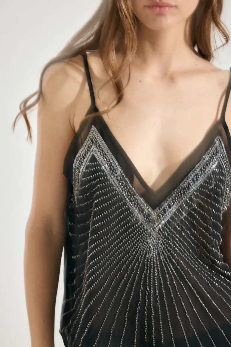 Top de gasa con bordado de piedras y canutillos en escote en V de Audaz en Tops para argentina