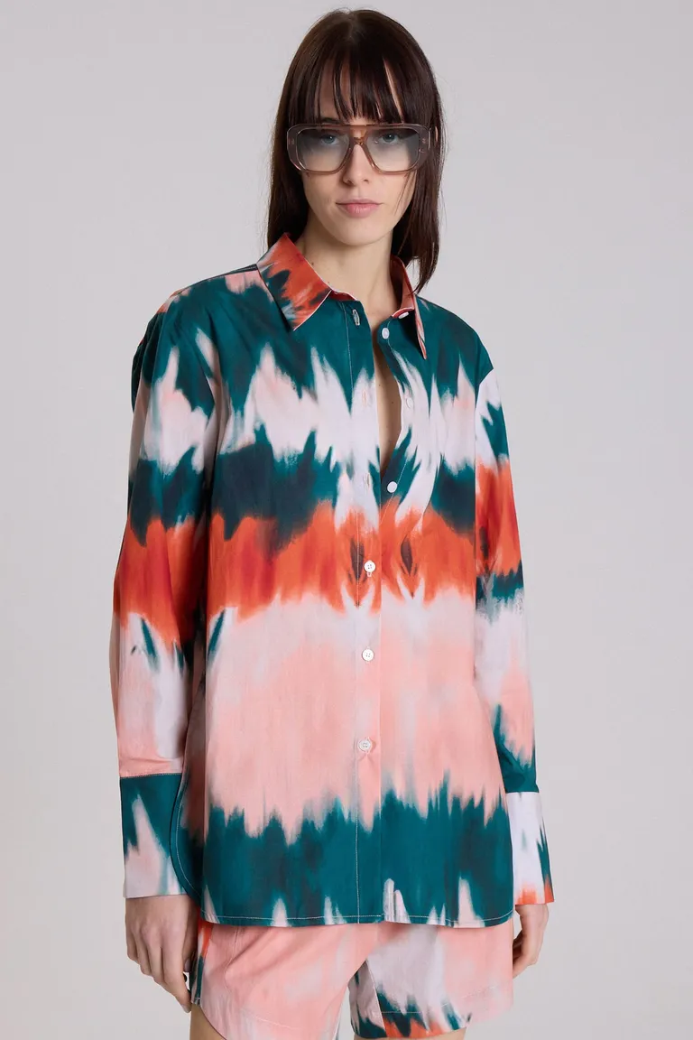 Camisa estampada de poplin de algodón con cuello camisero y botones a la vista de Maria Cher en Camisas para argentina