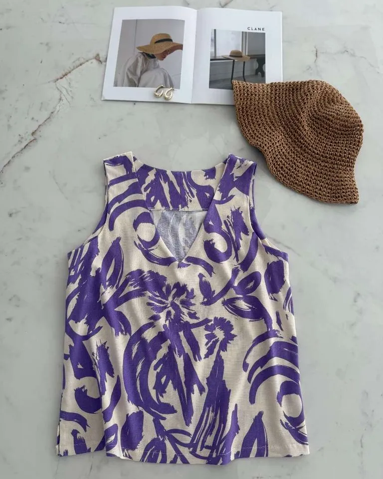 Musculosa de lino estampada con diseño fluido y suelto para un look casual y veraniego de Hesed en Tops para argentina