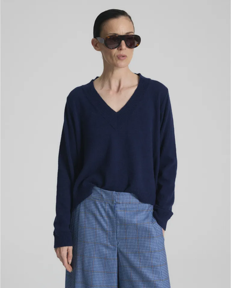 Sweater de tejido con cuello en V y mangas largas de Blue Sheep en Buzos y Sweaters para argentina