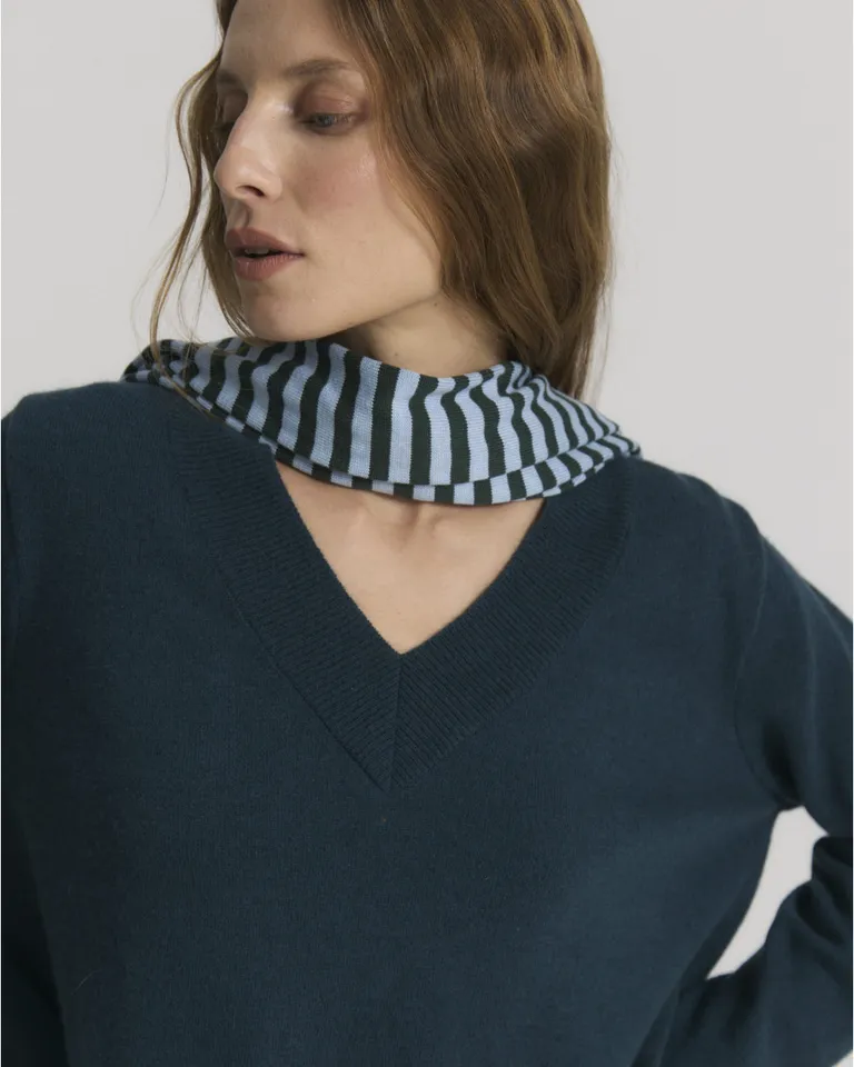 Sweater de tejido con cuello en V y mangas largas de Blue Sheep en Buzos y Sweaters para argentina