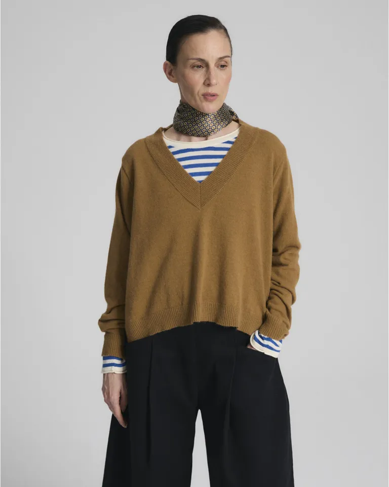 Sweater de tejido con cuello en V y mangas largas de Blue Sheep en Buzos y Sweaters para argentina