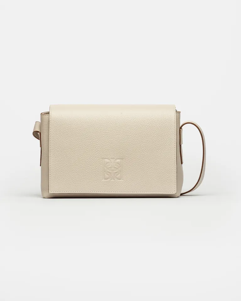 Bandolera de cuero graneado: un accesorio elegante y versátil para el día a día de Prüne en Bolsos y Carteras para argentina