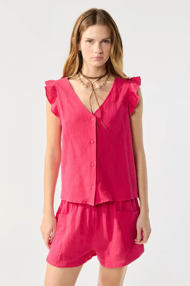 Top rojo con volantes en diseño elegante y versátil para mujer de Cuesta Blanca en Blusas para argentina