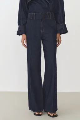 Pantalón vaquero wideleg tiro alto de Mango en Pantalones para argentina