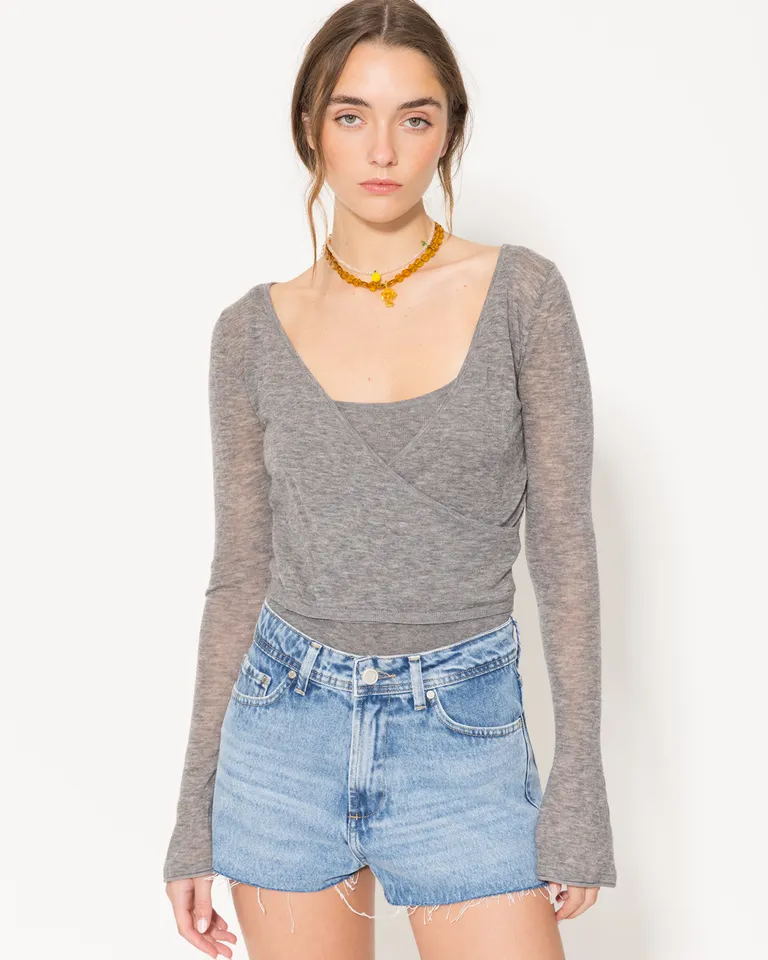 Shorts de denim de corte relajado y ruedo al corte de Jazmin Chebar en Shorts para argentina