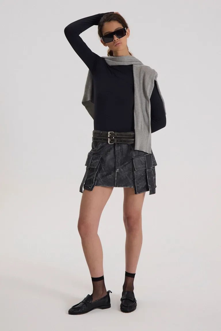 Falda mini de cuero negra con bolsillos delanteros de Maria Cher en Faldas para argentina