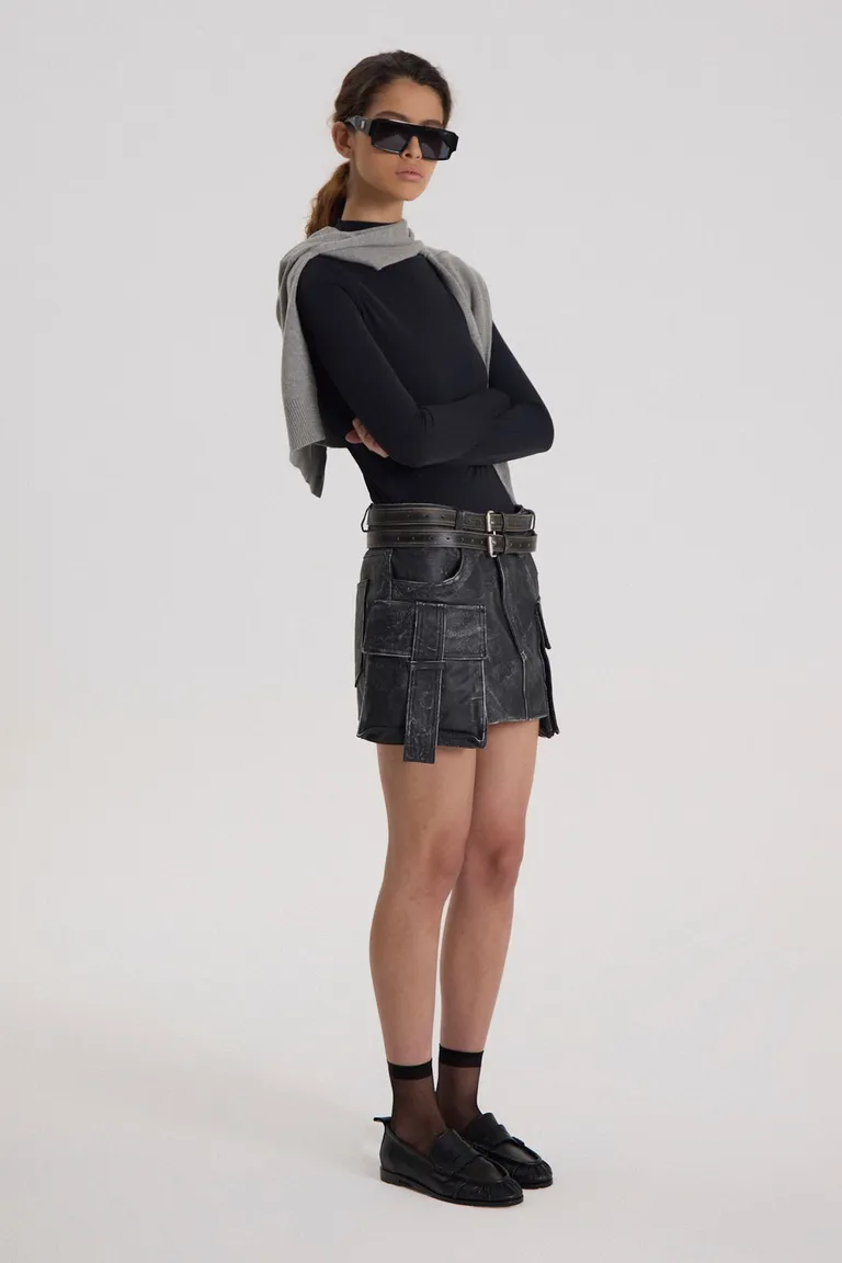 Falda mini de cuero negra con bolsillos delanteros de Maria Cher en Faldas para argentina