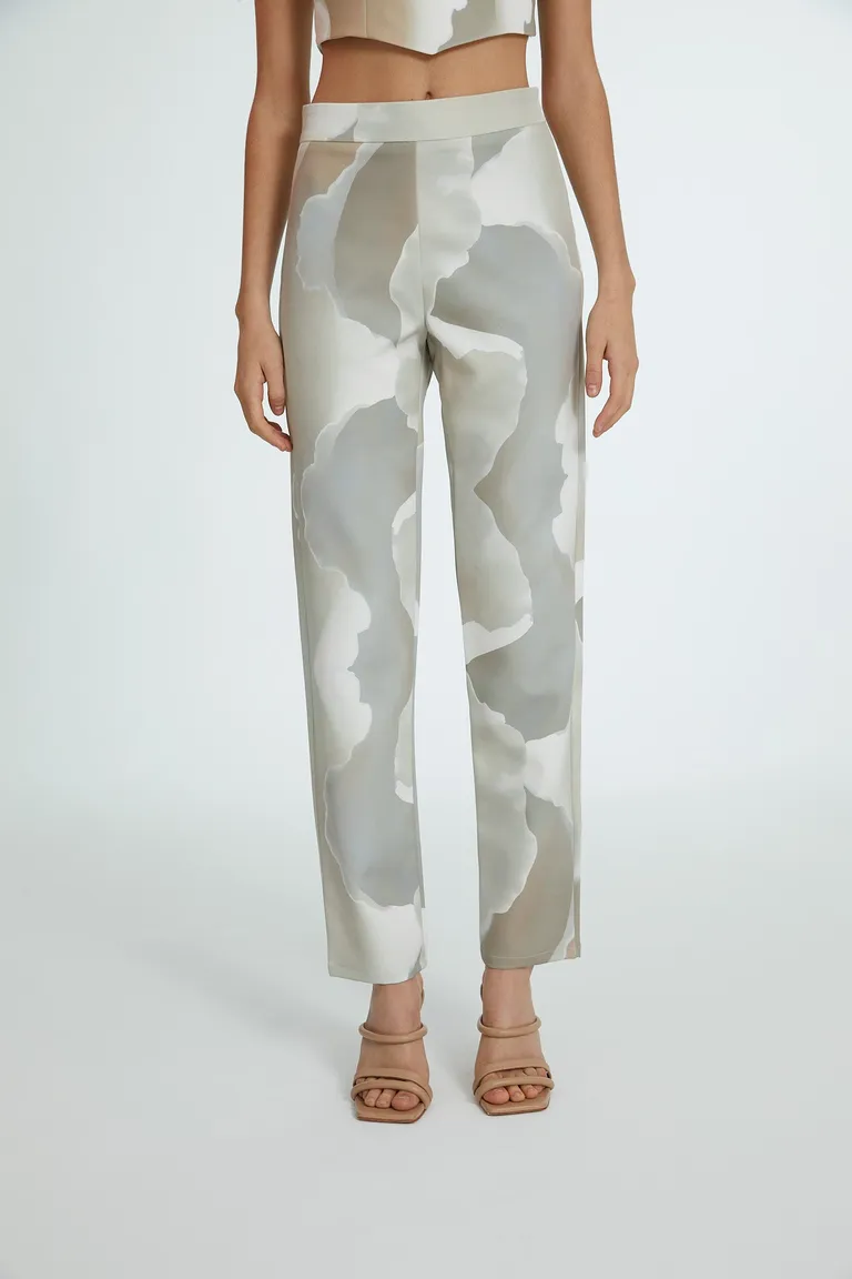 Pantalón de tiro alto con diseño exclusivo y detalles en crepe sastrero de Naíma en Pantalones para argentina