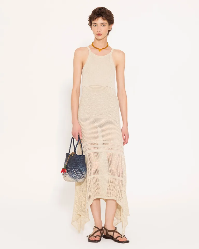 Vestido largo ajustado de material brillante y transparente para eventos nocturnos de Jazmin Chebar en Vestidos para argentina