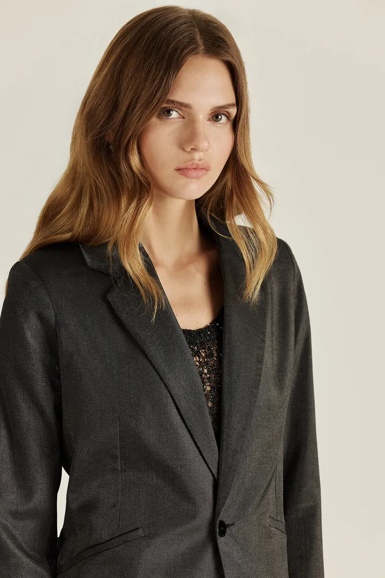 Saco negro de diseño exclusivo con recorte trasero distintivo de Tucci en Chaquetas para argentina