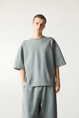 Buzo boxy manga corta de Pull&Bear en Buzos y Sweaters para argentina