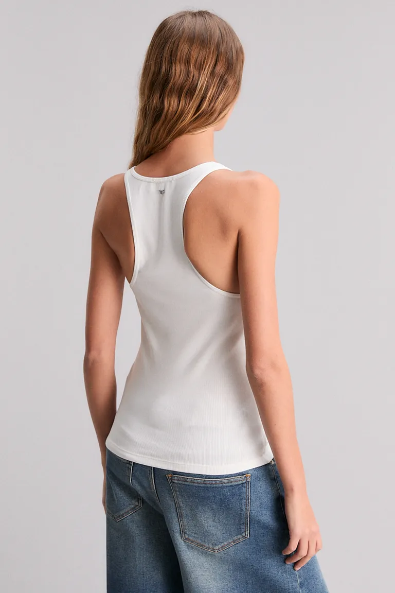 Camiseta de corte slim y escote redondo en color blanco de Kosiuko en Remeras para argentina