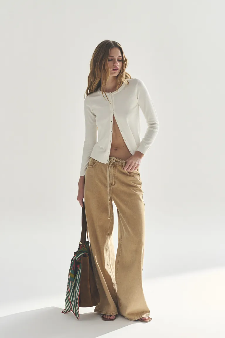 Suéter de punto blanco con manga larga y cuello redondo para mujer de Akiabara en Buzos y Sweaters para argentina