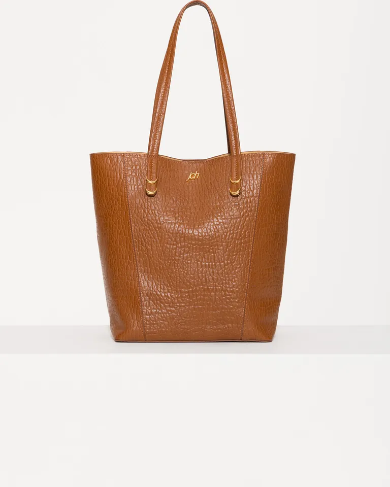 Tote bag de cuero vacuno con diseño sofisticado y detalles en marfil de Jazmin Chebar en Bolsos y Carteras para argentina