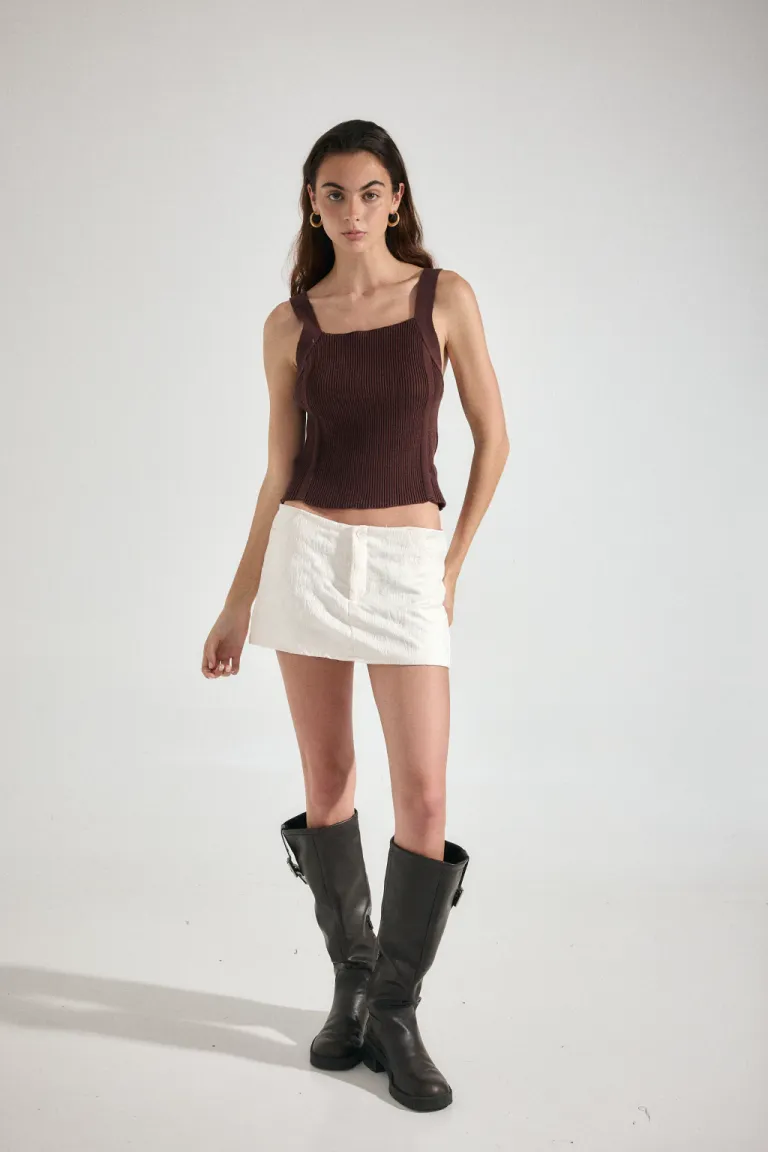 Top tejido musculosa básico en color marrón para mujer de Audaz en Tops para argentina