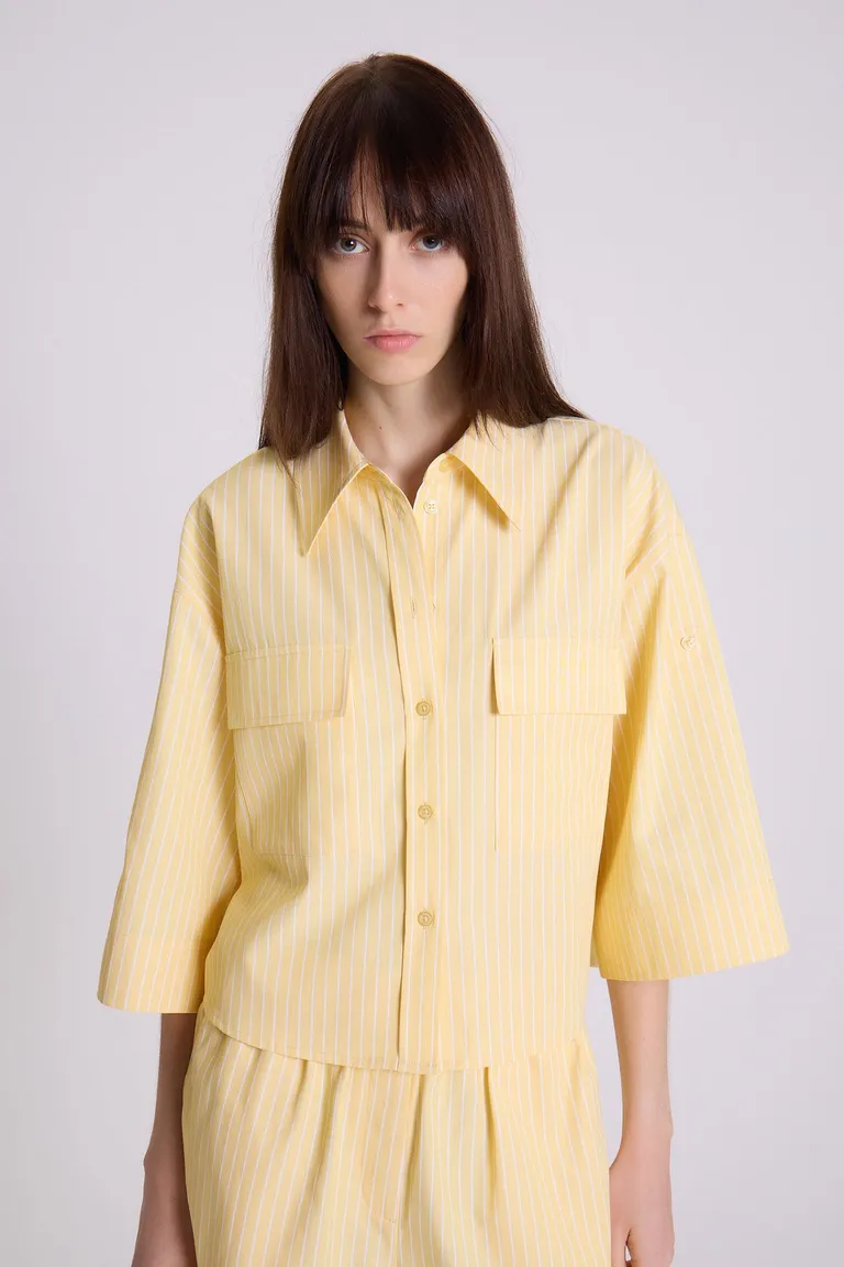 Camisa de poplin amarillo con mangas 3/4 y bolsillos plaqueteados de Maria Cher en Camisas para argentina