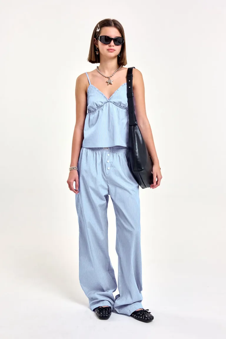 Pantalón de poplín de corte recto y cintura elástica, ideal para looks urbanos y versátiles de 47 Street en Pantalones para argentina