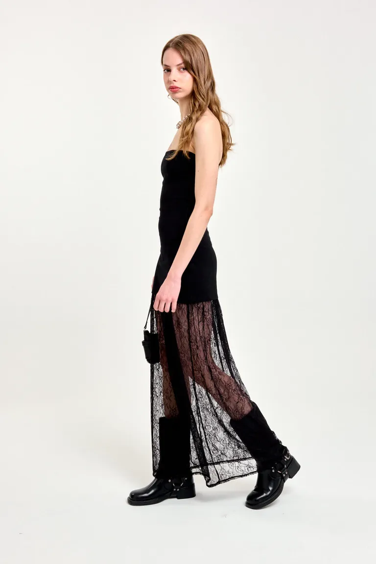 Vestido largo negro con encaje y diseño strapless, elegante y versátil de 47 Street en Vestidos para argentina