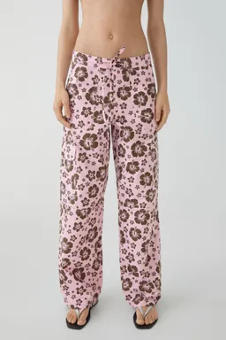 Pantalón estampado flores de Mango en Pantalones para argentina