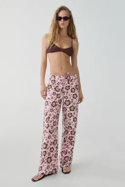 Pantalón estampado flores de Mango en Pantalones para argentina