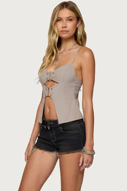 Musculosa con hebillas delanteras shay de Edikted en Tops para argentina
