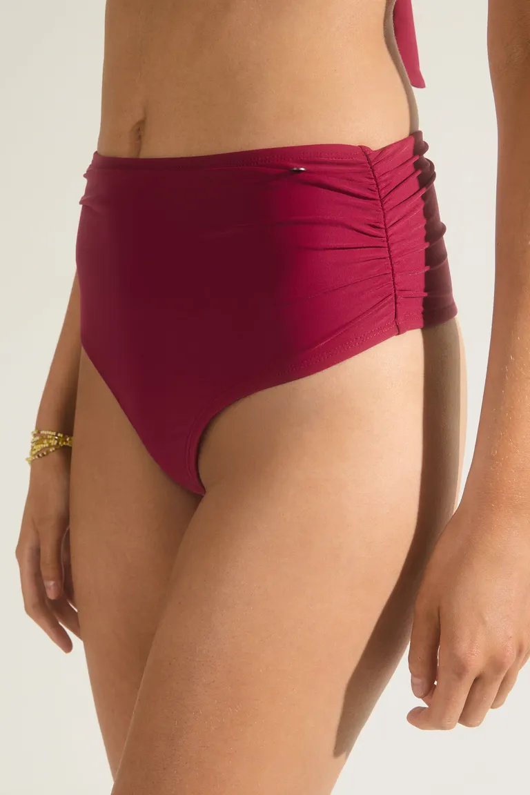 Culotte de baño de tiro alto con detalles de fruncidos para un estilo contemporáneo de Cuesta Blanca en Swimwear y Beachwear para argentina
