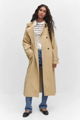 Trench fluido tencel de Mango en Tapados para argentina