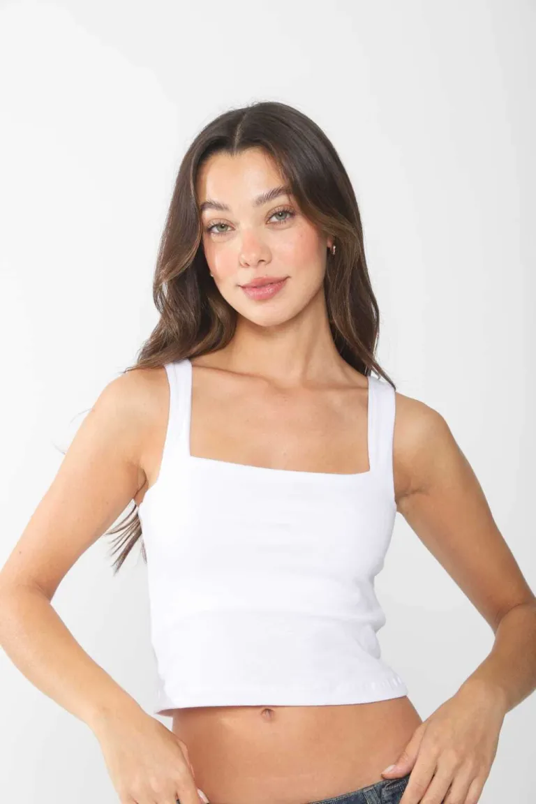 Top blanco de corte ajustado con escote cuadrado de Belle en Tops para argentina