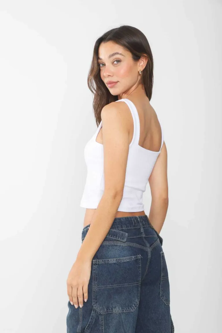 Top blanco de corte ajustado con escote cuadrado de Belle en Tops para argentina