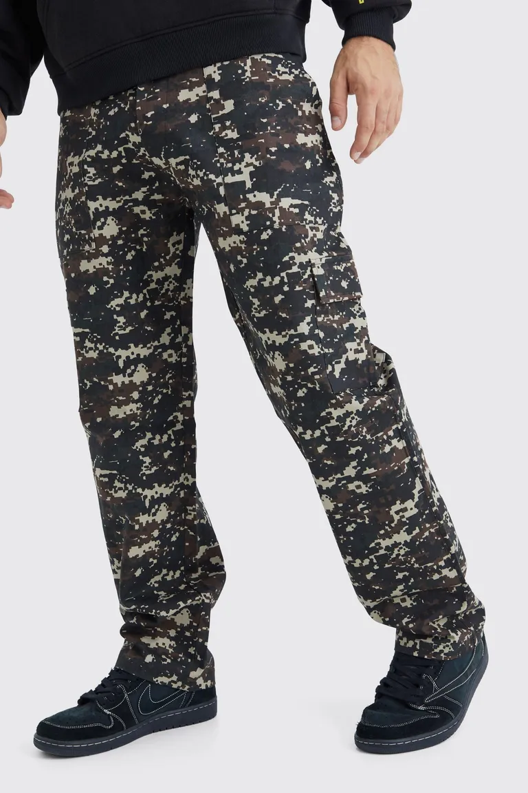 Pantalón camuflado pixelado recto de Boohooman en Pantalones para argentina