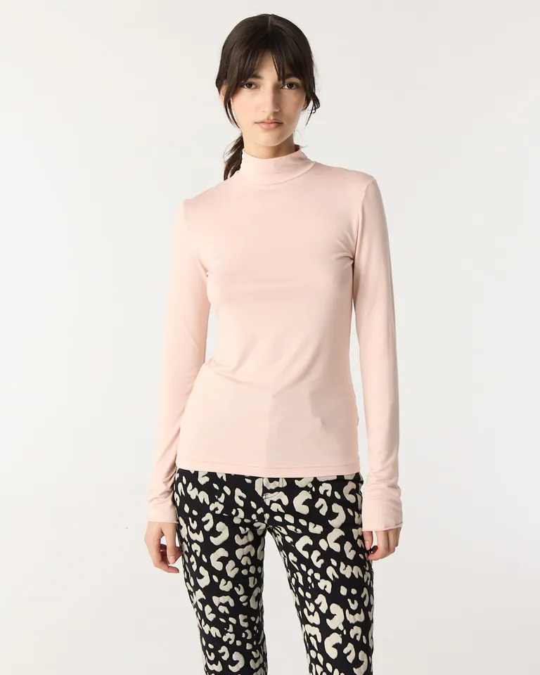 Remera básica de mujer con mangas largas y cuello polera de Furzai en Remeras para argentina