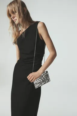 Bolso clutch con textura de Mango en Bolsos y Carteras para argentina