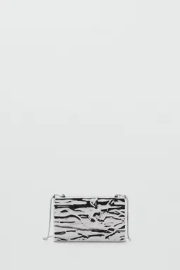 Bolso clutch con textura de Mango en Bolsos y Carteras para argentina