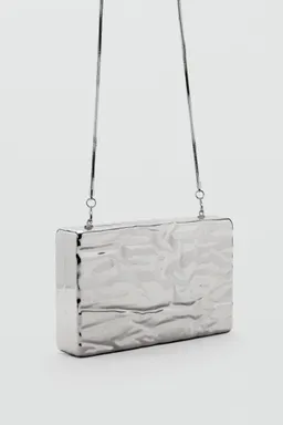 Bolso clutch con textura de Mango en Bolsos y Carteras para argentina