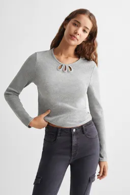 Camiseta manga larga aberturas de Mango Teen en Buzos y Sweaters para argentina