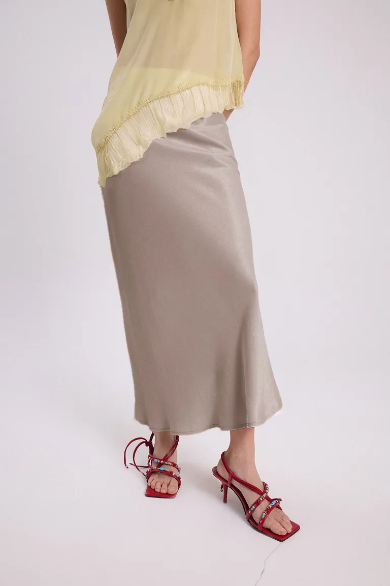 Falda recta beige de silueta elegante y caída fluida de Maria Cher en Faldas para argentina