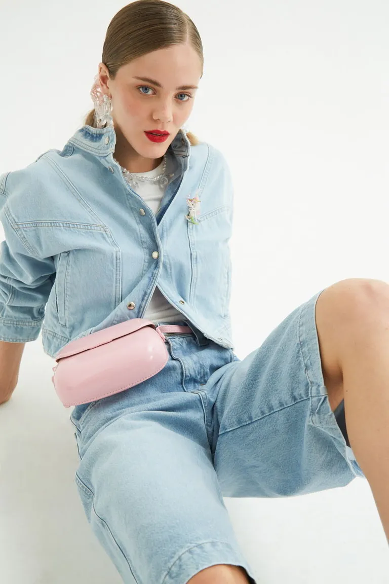 Bermuda de jean de tiro bajo, piernas anchas y larga por las rodillas de Las Pepas en Pantalones para argentina