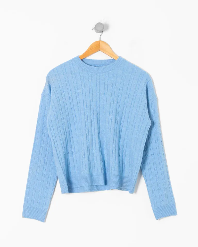 Sweater tejido de punto trenzado en tono celeste, de corte único y moderno de Sky en Buzos y Sweaters para argentina