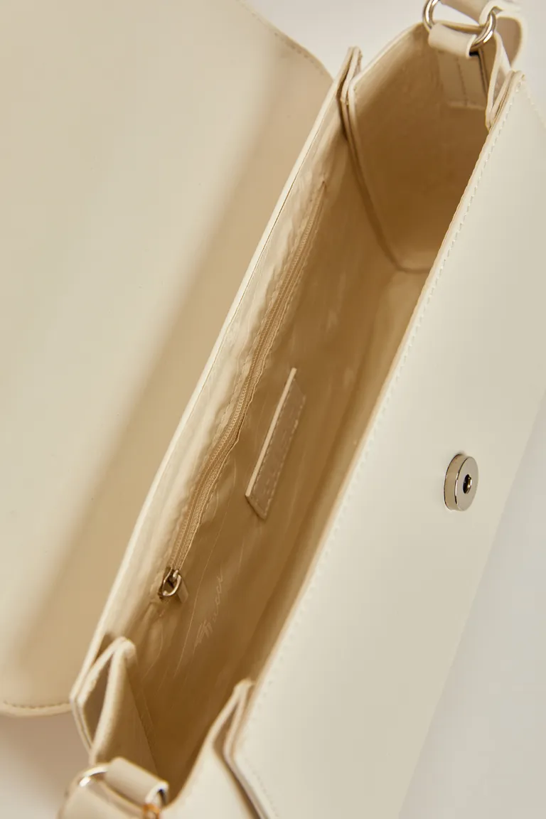 Cartera mediana de cuero ecológico con cadena regulable de Tucci en Bolsos y Carteras para argentina