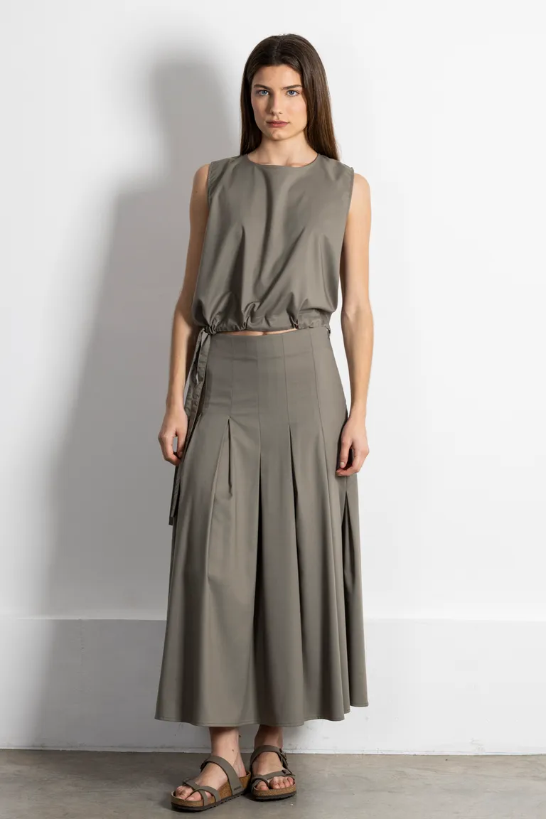 Blusa musculosa gris con lazo ajustable en el ruedo - Elegancia y comodidad en una sola prenda de Kill en Blusas para argentina