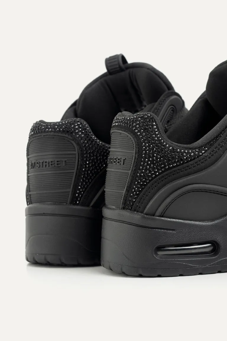 Zapatillas con aplicaciones de strass para un toque brillante en tus looks de 47 Street en Zapatillas para argentina