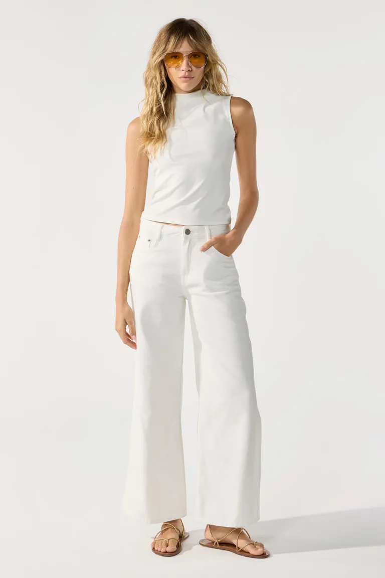 Pantalón ancho de tiro alto en blanco, diseño versátil y elegante para la mujer de Cuesta Blanca en Pantalones para argentina