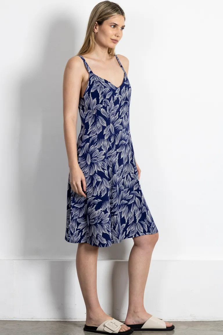 Vistoso vestido corto de diseño estampado en tonos azulados, ideal para realzar tu figura de Kill en Vestidos para argentina