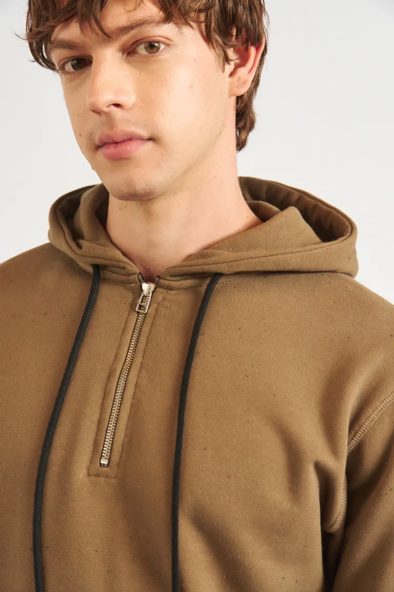 Buzo con capucha, bolsillo tipo canguro, medio cierre y cordones ajustables para hombre de Bensimon en Buzos y Sweaters para argentina