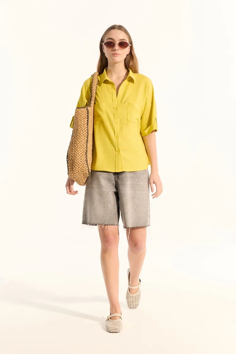 Camisas de corte recto y calce holgado con detalles en mangas y bolsillos para un look elegante y casual de Portsaid en Camisas para argentina